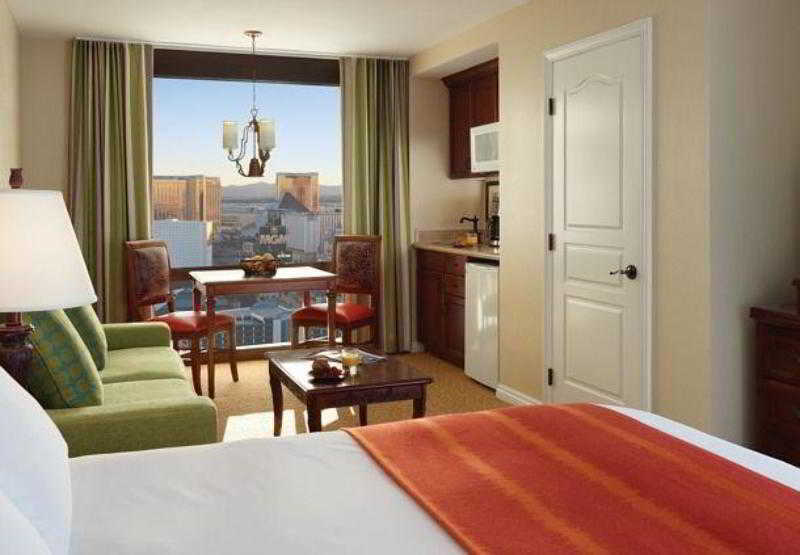 Marriott Vacation Club's Grand Chateau Las Vegas Hotel / Studio Room Tour 